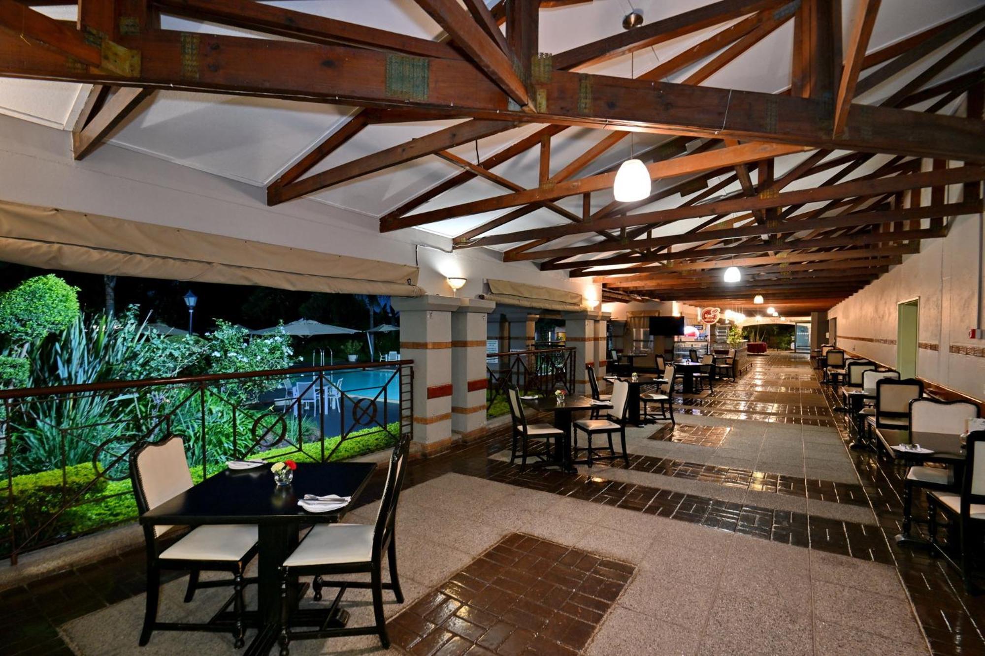 Holiday Inn - Bulawayo By Ihg Buitenkant foto